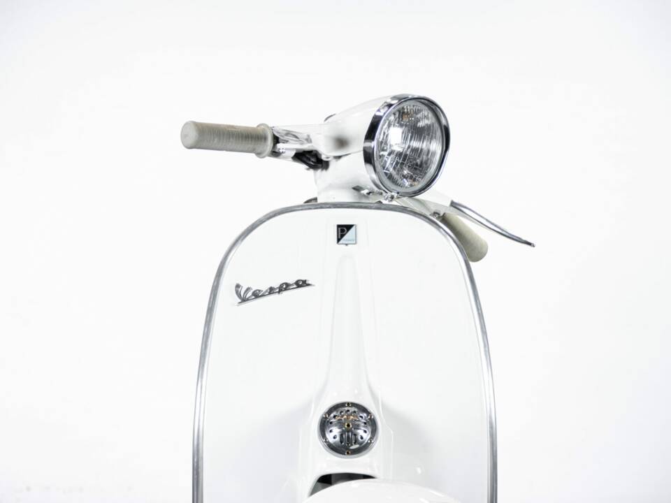 Image 24/49 of Piaggio Vespa 50 SS (1966)