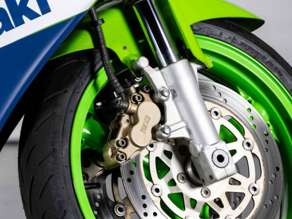Image 13/40 of Kawasaki ZX-R 400 (1991)