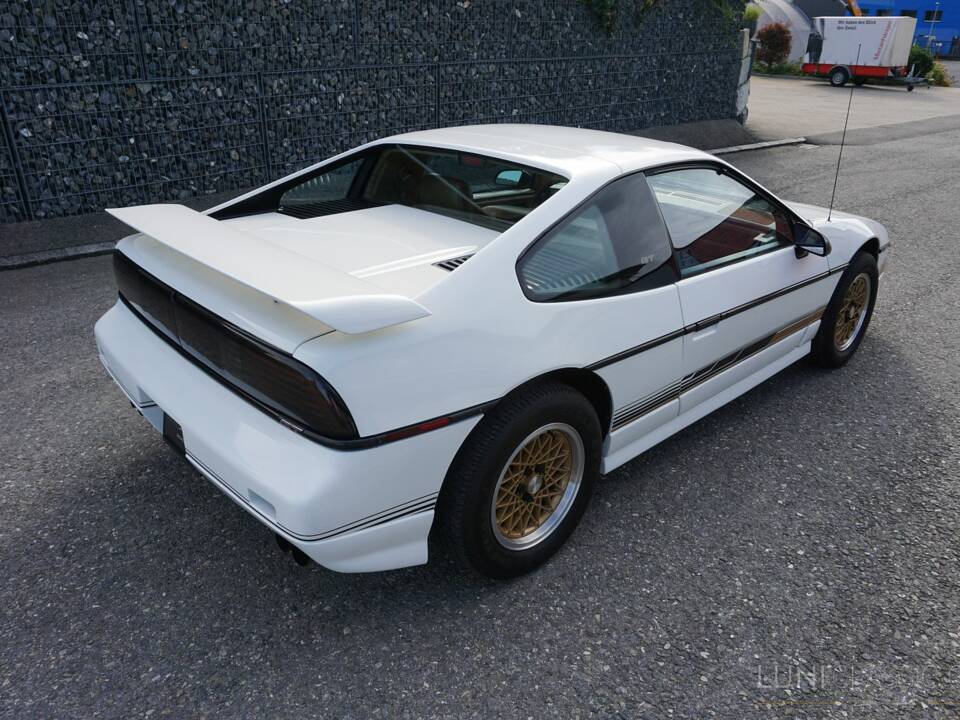 Afbeelding 9/70 van Pontiac Fiero GT (1988)