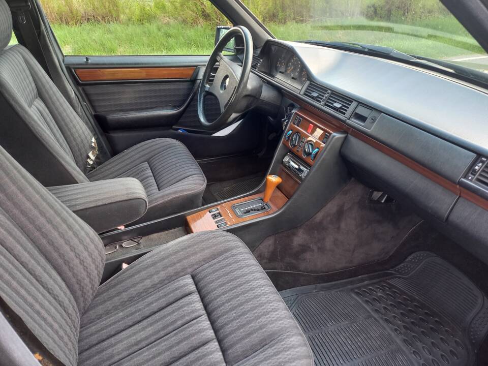 Bild 5/9 von Mercedes-Benz 300 D Turbo (1991)
