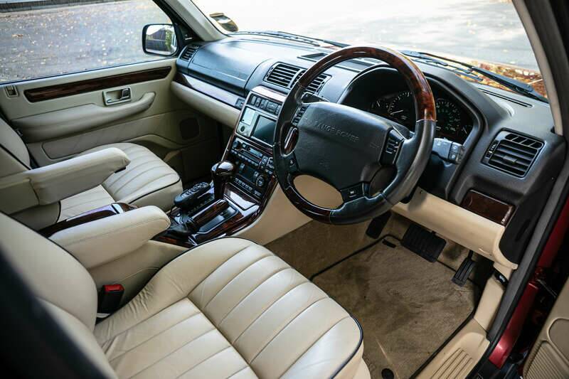 Image 2/49 of Land Rover Range Rover 4.6 HSE (1999)