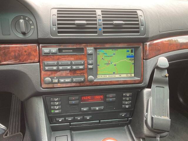 Image 13/27 of BMW M5 (1999)