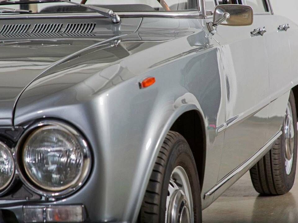 Image 5/23 of Alfa Romeo Giulia 1600 Super Biscione (1970)