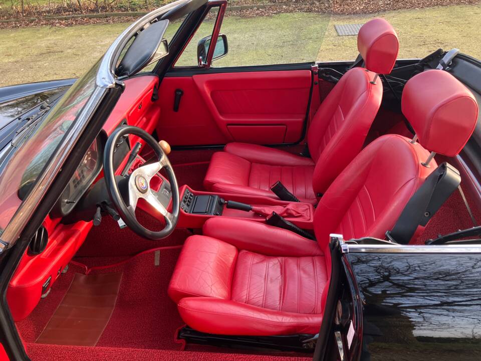 Bild 9/21 von Alfa Romeo 2.0 Spider (1991)