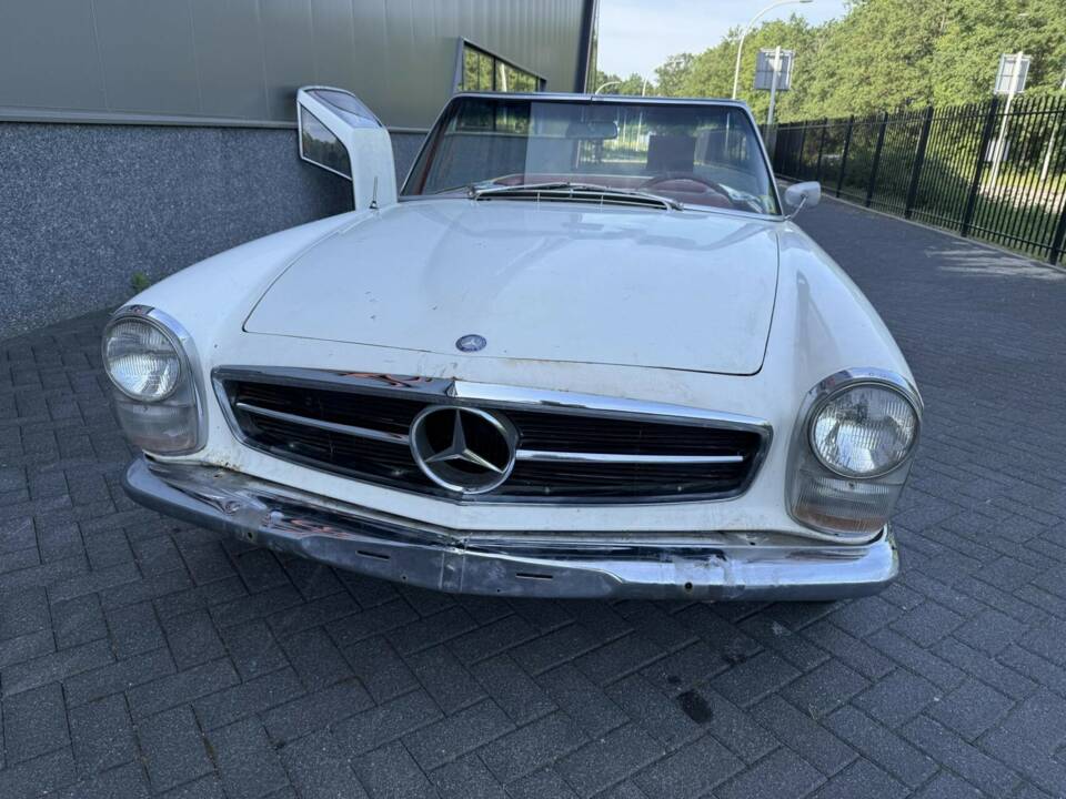 Image 2/50 of Mercedes-Benz 230 SL (1967)