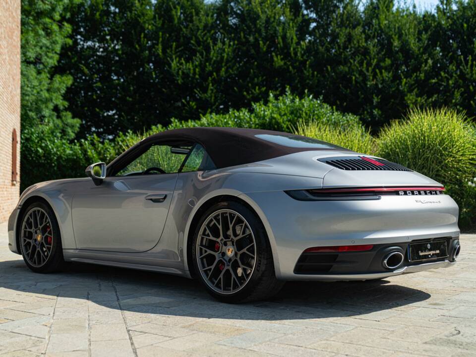 Image 13/50 of Porsche 911 Carrera 4S (2019)