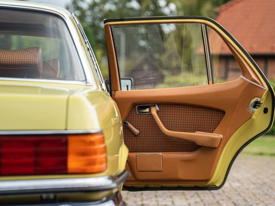 Afbeelding 36/75 van Mercedes-Benz 280 SE (1976)