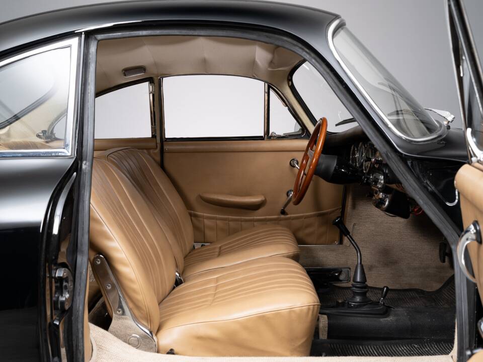 Image 25/34 of Porsche 356 C 1600 SC (1964)