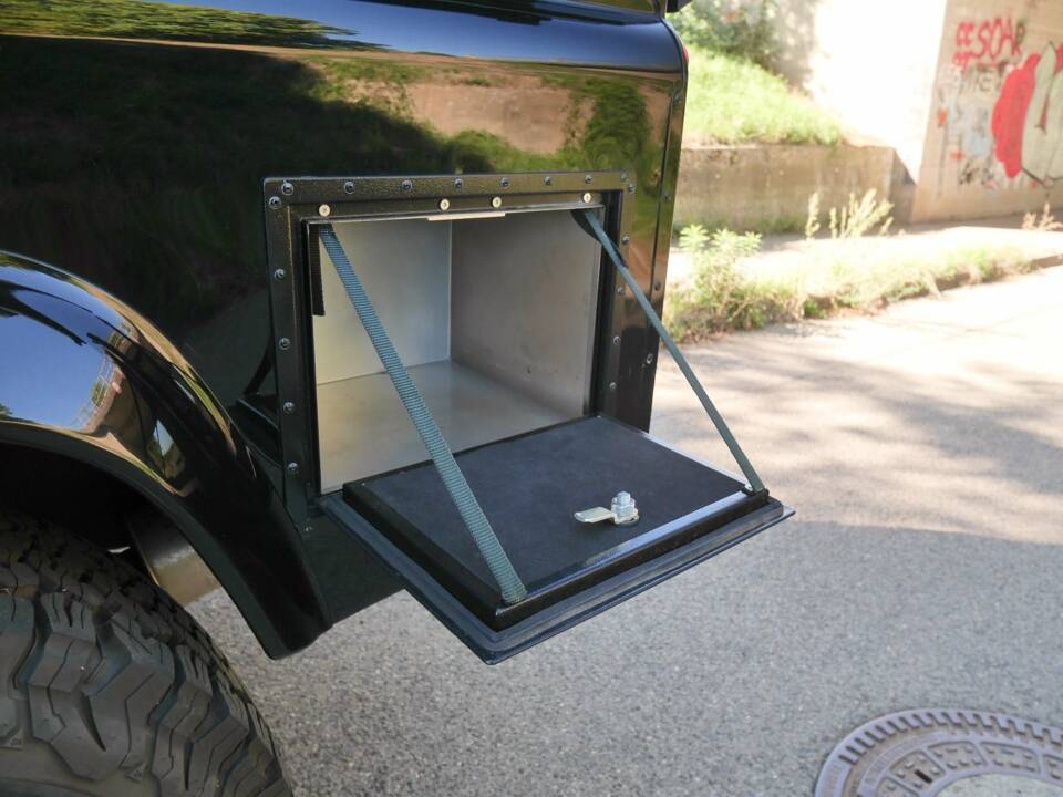 Image 29/50 of Land Rover Defender 110 (1900)
