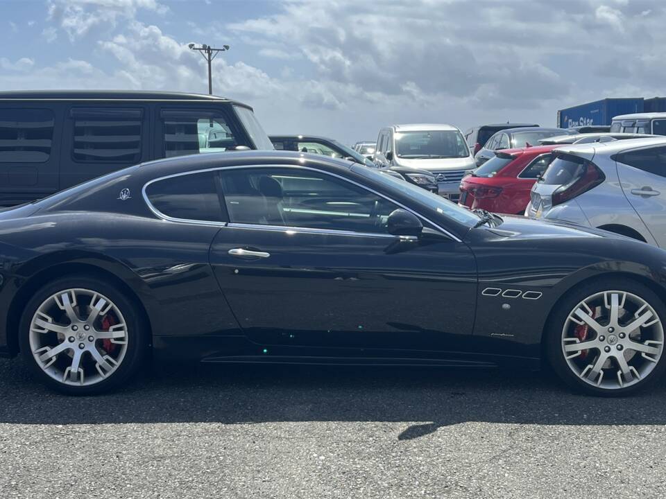 Image 6/39 de Maserati GranTurismo S (2010)