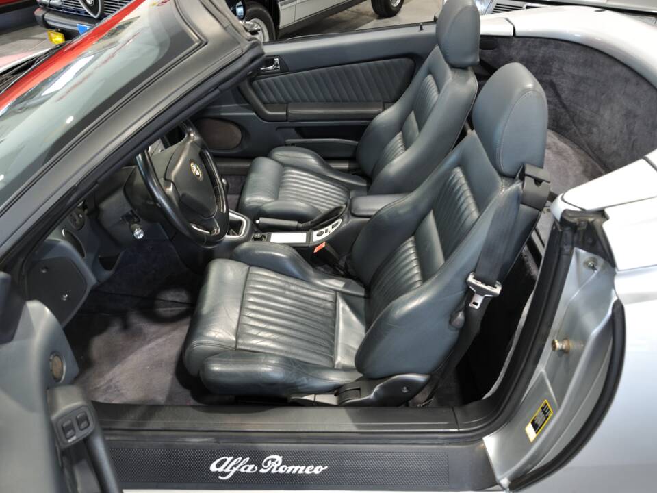 Image 17/32 of Alfa Romeo Spider 3.0 V6 24V (2002)