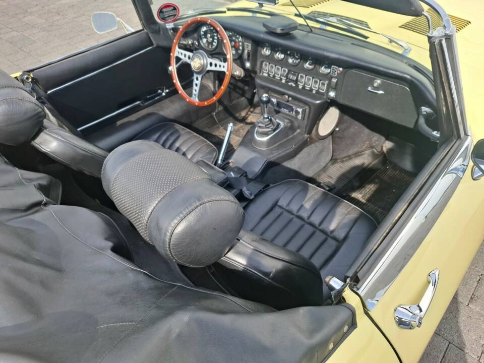 Image 5/12 de Jaguar E-Type (1969)