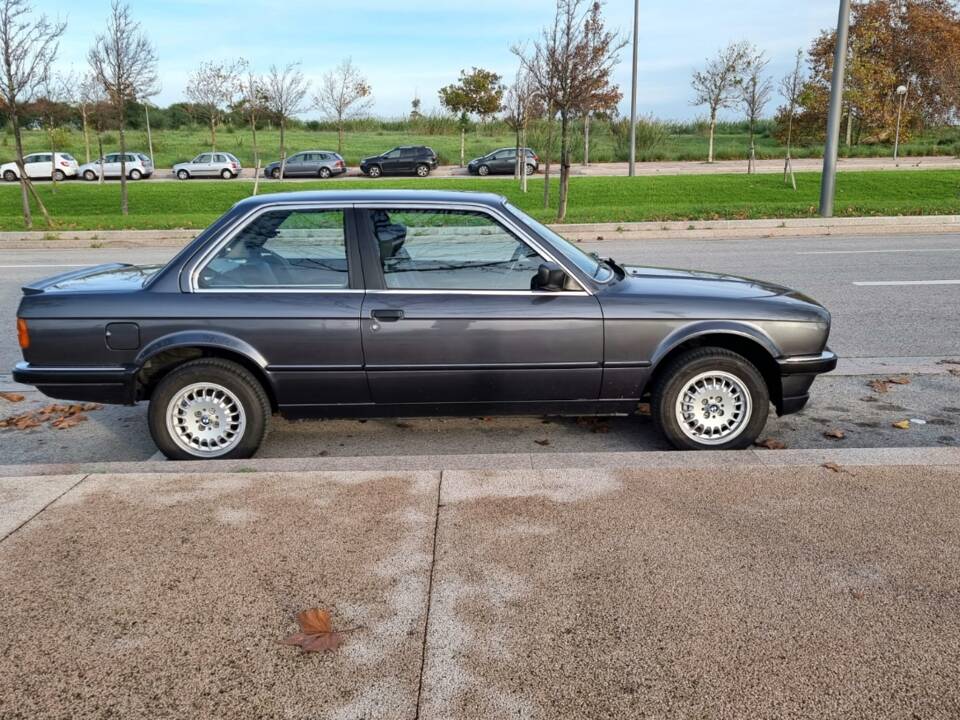 Image 39/100 of BMW 323i (1984)