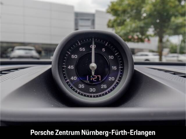 Image 47/50 of Porsche Cayenne S Electric (2026)