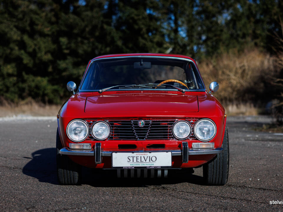 Image 17/43 of Alfa Romeo 2000 GT Veloce (1972)