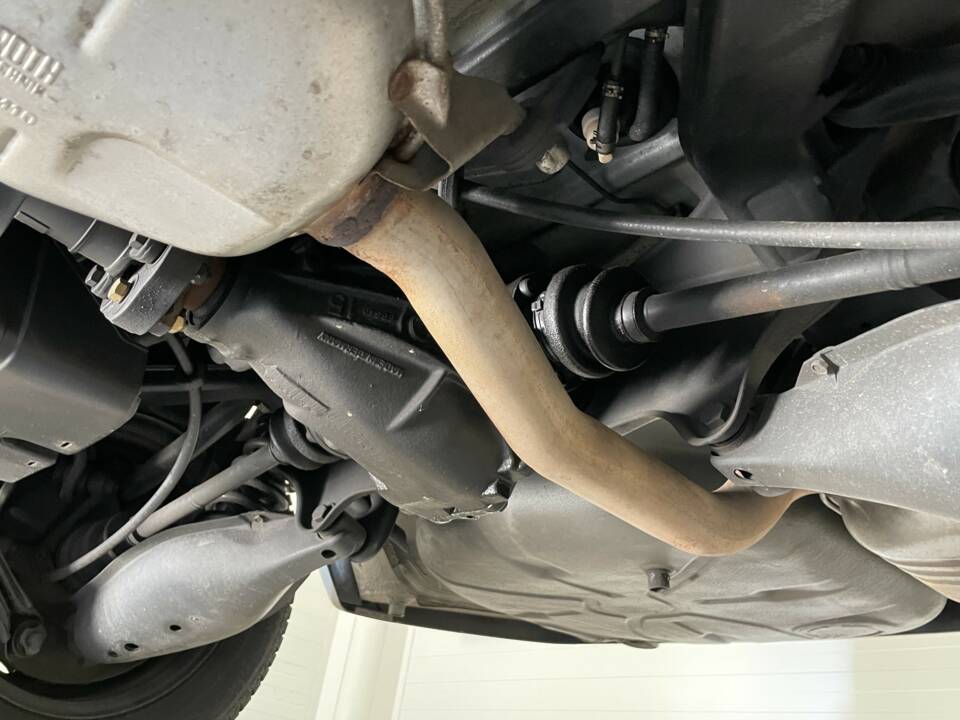 Immagine 25/32 di Mercedes-Benz E 200 (1994)