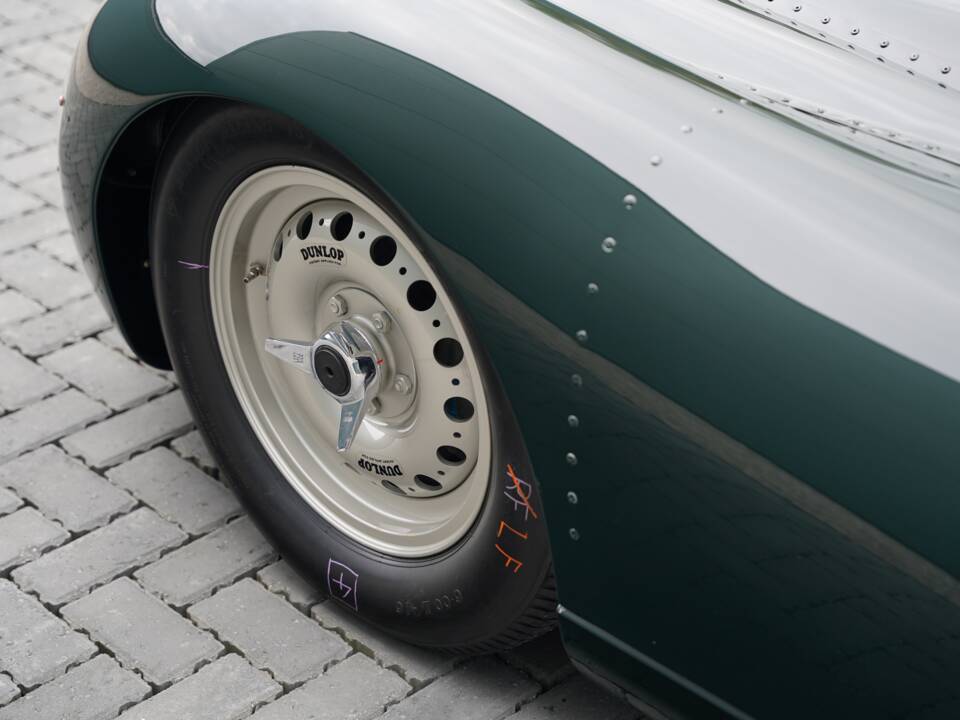 Image 36/50 of Lister Knobbly (1959)