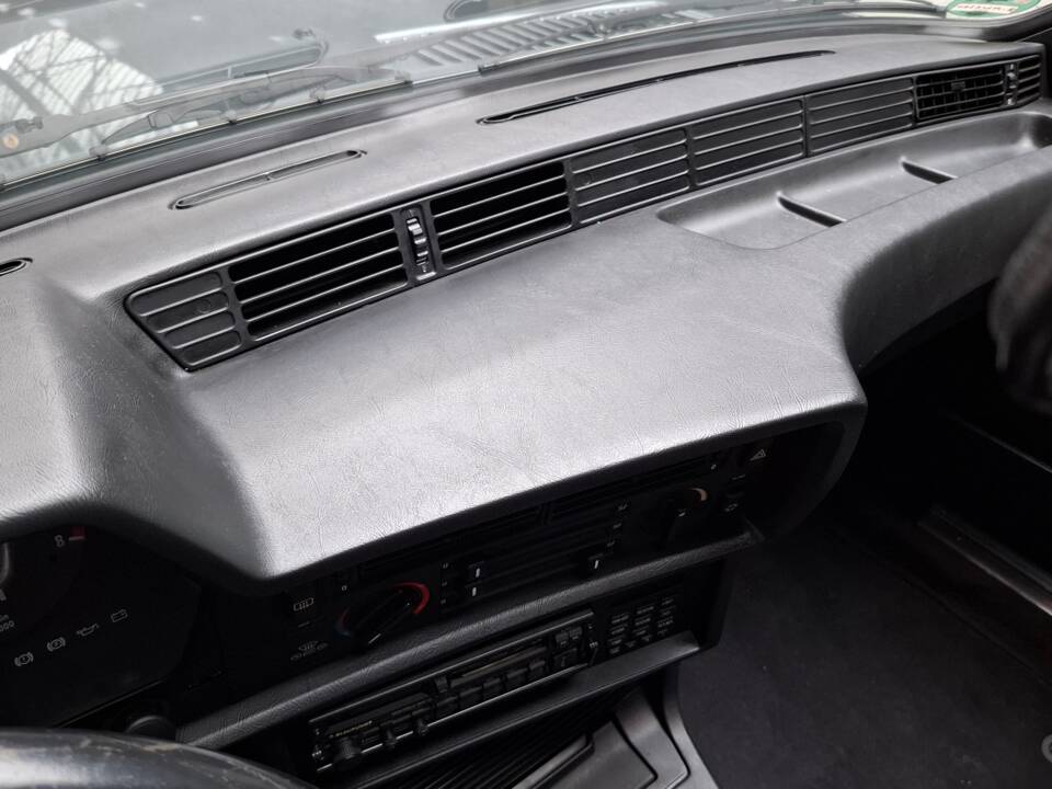 Image 21/33 of BMW M 635 CSi (1987)