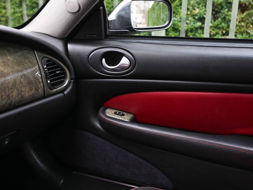 Image 46/51 of Jaguar XKR (2003)