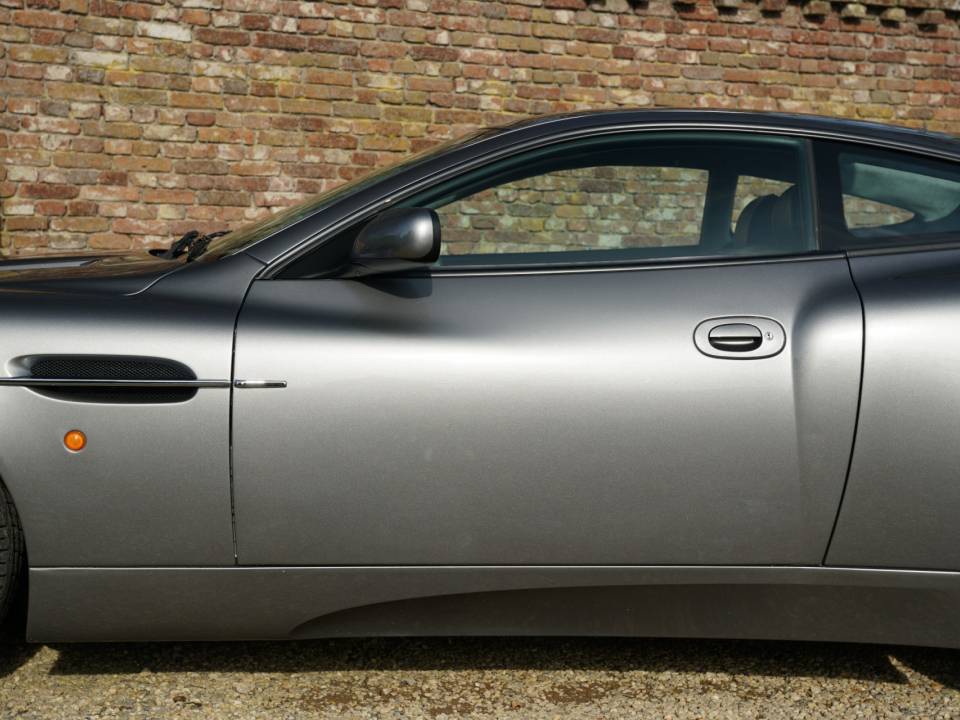 Imagen 13/50 de Aston Martin V12 Vanquish (2003)