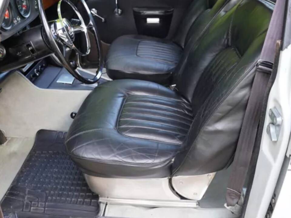 Image 21/37 of Rover 3.5 Litre Coupe (1970)