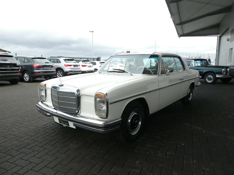 Image 3/20 of Mercedes-Benz 220 D (1972)