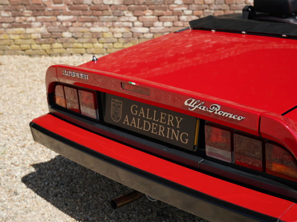 Image 30/50 of Alfa Romeo 2.0 Spider (1990)