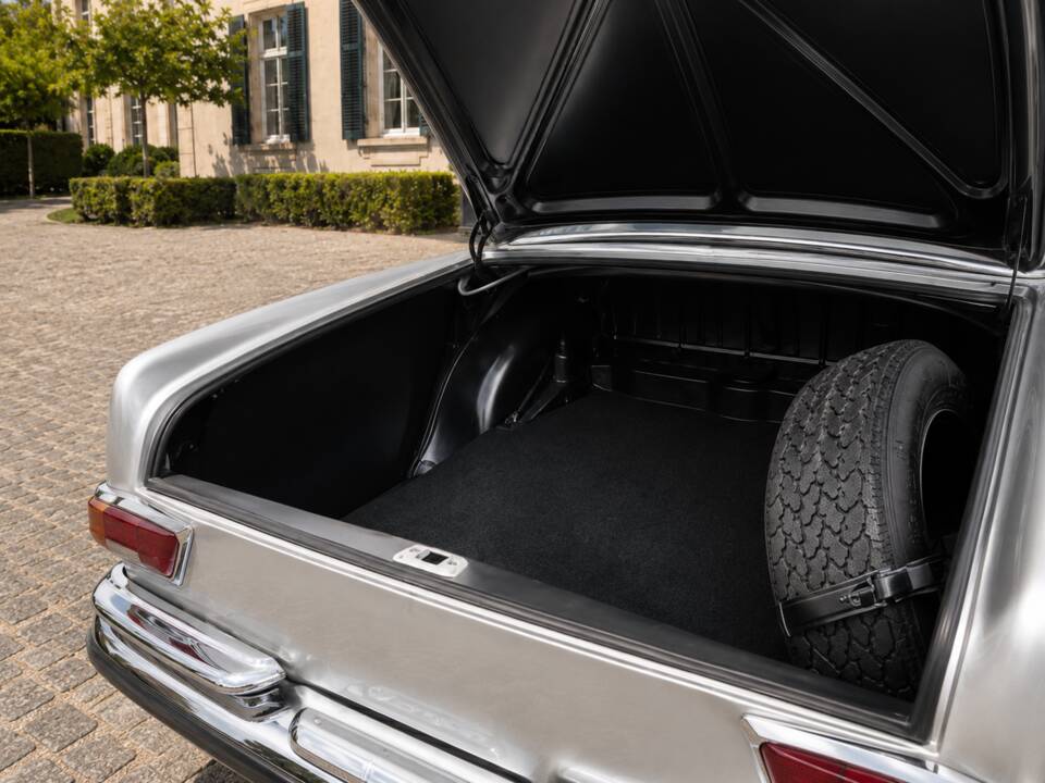 Bild 17/19 von Mercedes-Benz 280 SE 3,5 (1970)