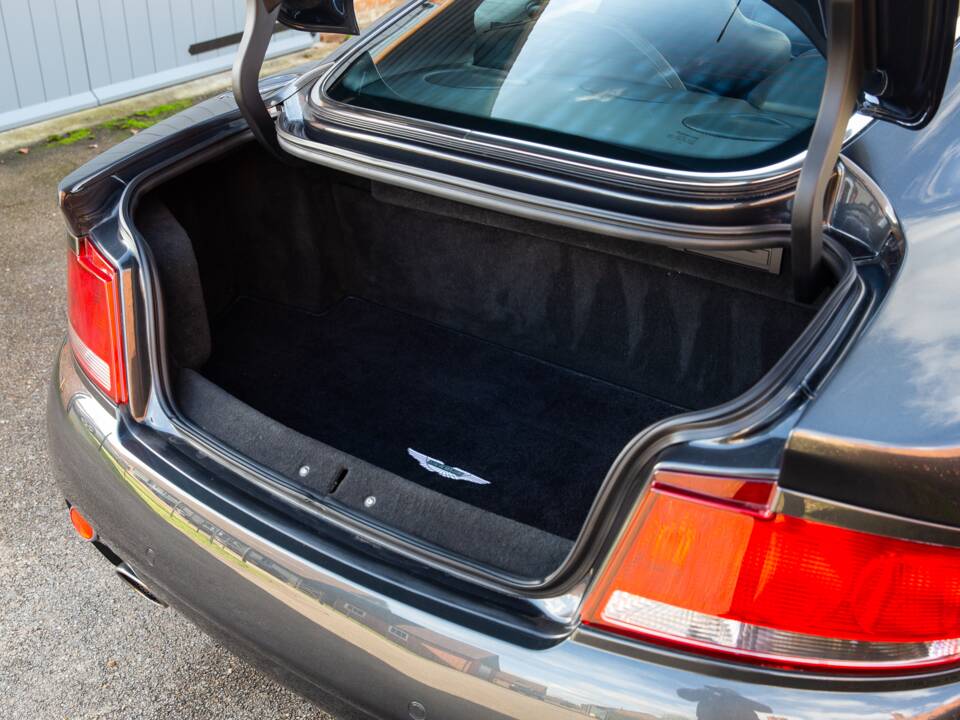 Image 7/92 of Aston Martin V12 Vanquish S (2007)