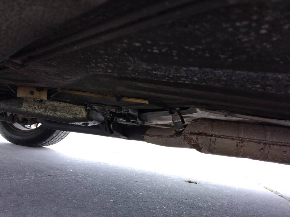 Bild 111/113 von BMW 735i (1986)