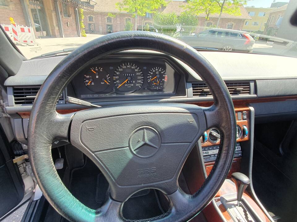 Imagen 56/94 de Mercedes-Benz 300 CE-24 3.4 AMG (1992)