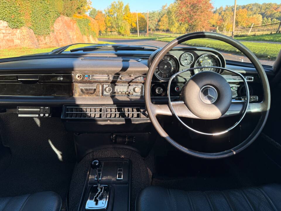 Bild 21/37 von Mercedes-Benz 280 SE 3,5 (1972)