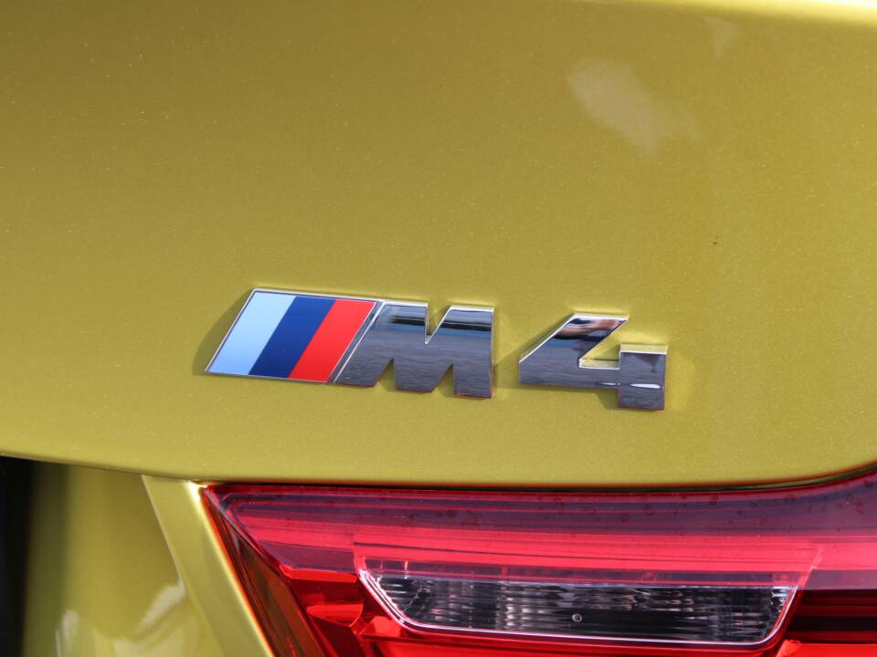 Image 18/98 of BMW M4 (2014)