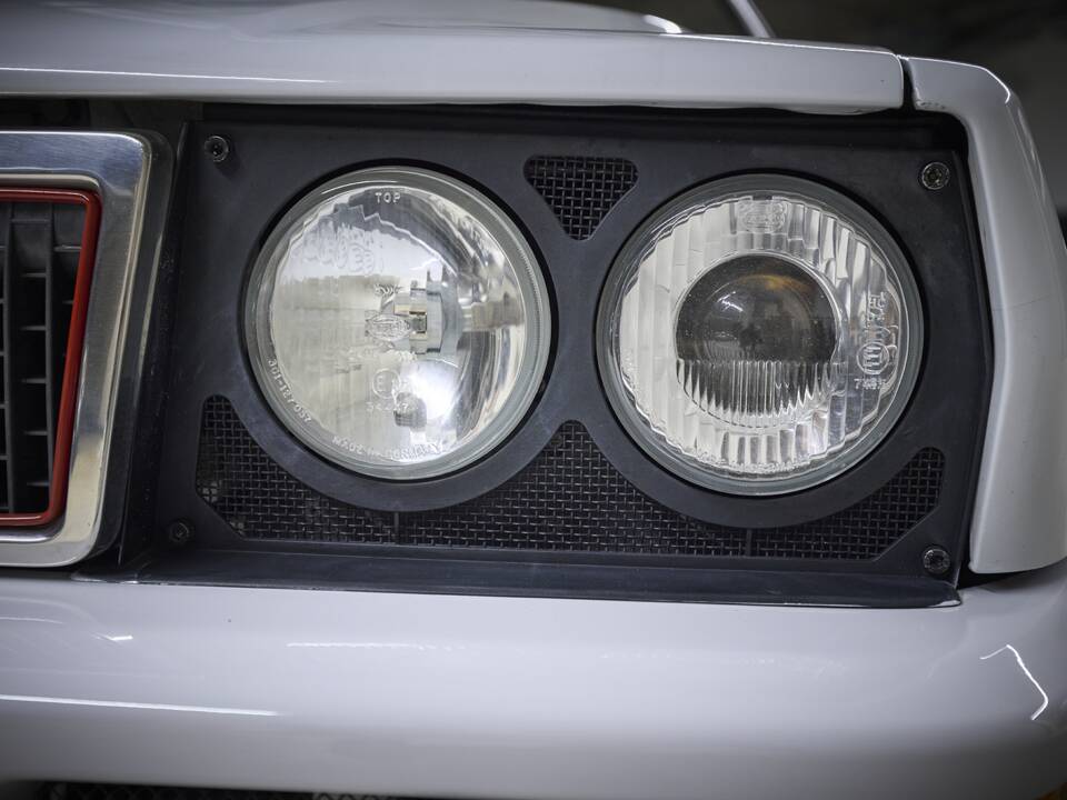 Image 11/93 of Lancia Delta HF Integrale Evoluzione I (1992)