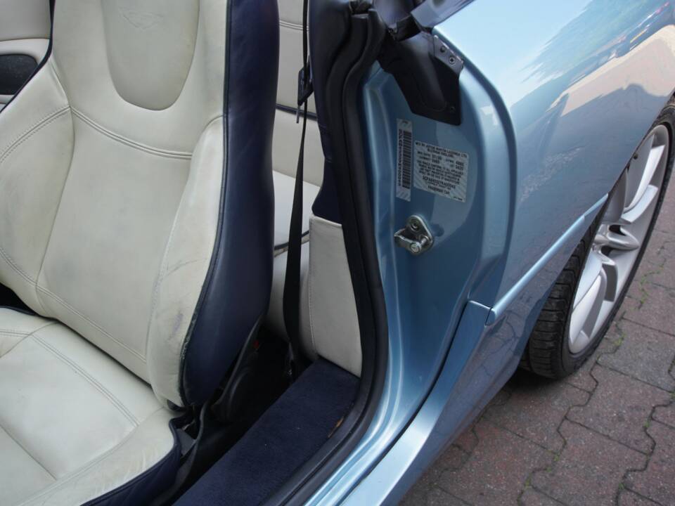 Image 26/50 of Aston Martin DB 7 Vantage Volante (2000)