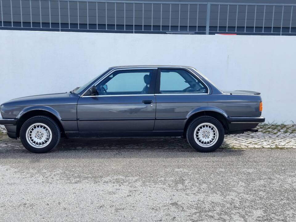 Image 56/100 of BMW 323i (1984)