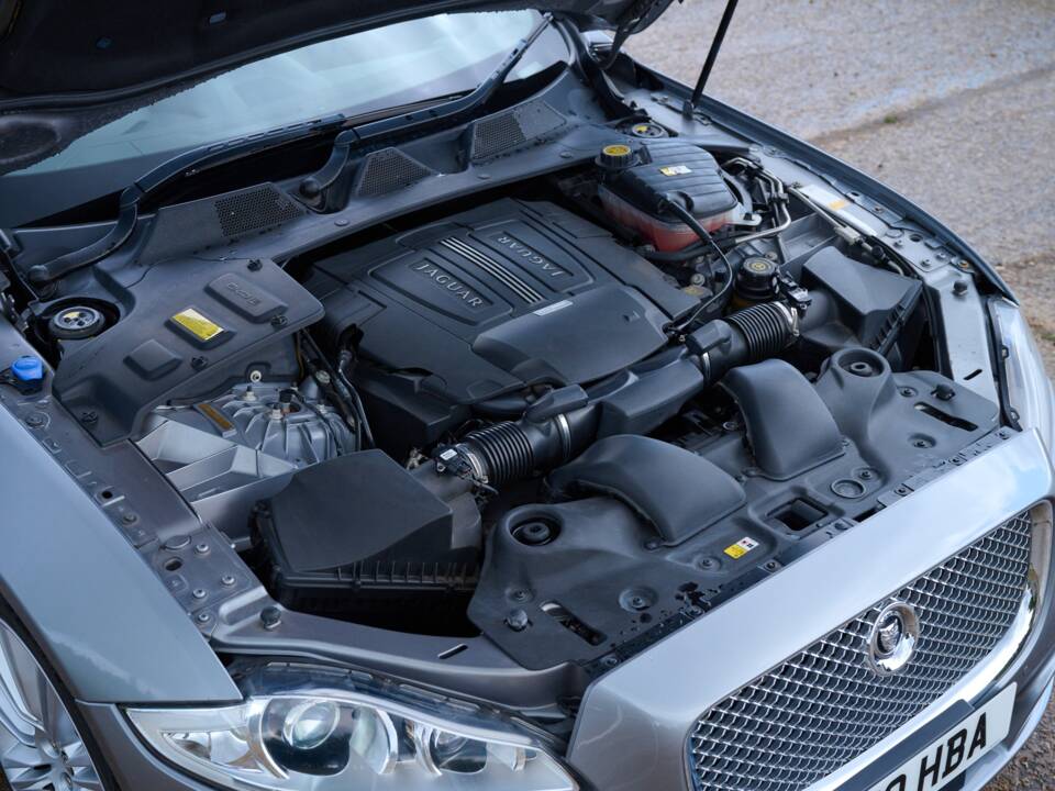 Bild 17/50 von Jaguar XJ 5.0 (2010)
