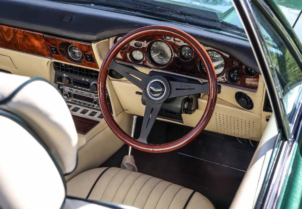 Image 27/30 of Aston Martin V8 EFi Volante (1989)