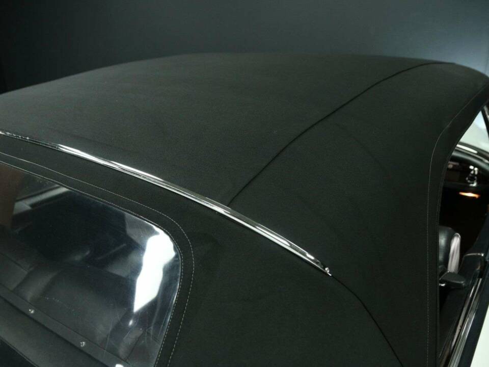 Image 21/30 of Mercedes-Benz 250 SE (1966)