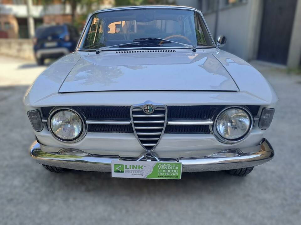 Image 2/39 of Alfa Romeo Giulia GT 1300 Junior (1970)