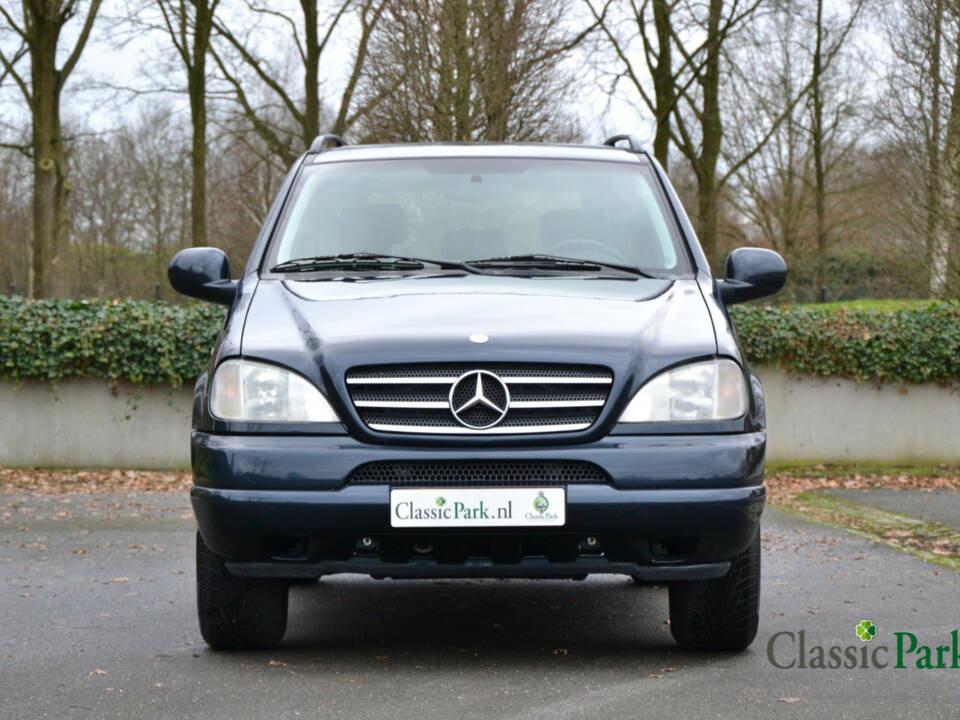 Imagen 8/50 de Mercedes-Benz ML 230 (1998)