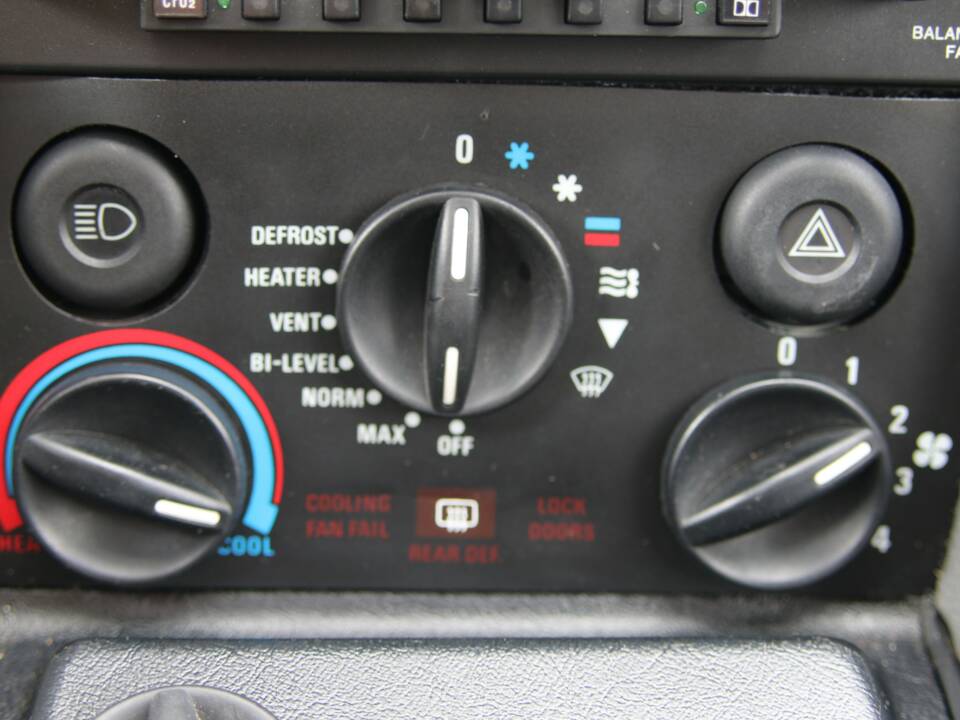 Image 83/92 of DeLorean DMC-12 (1982)