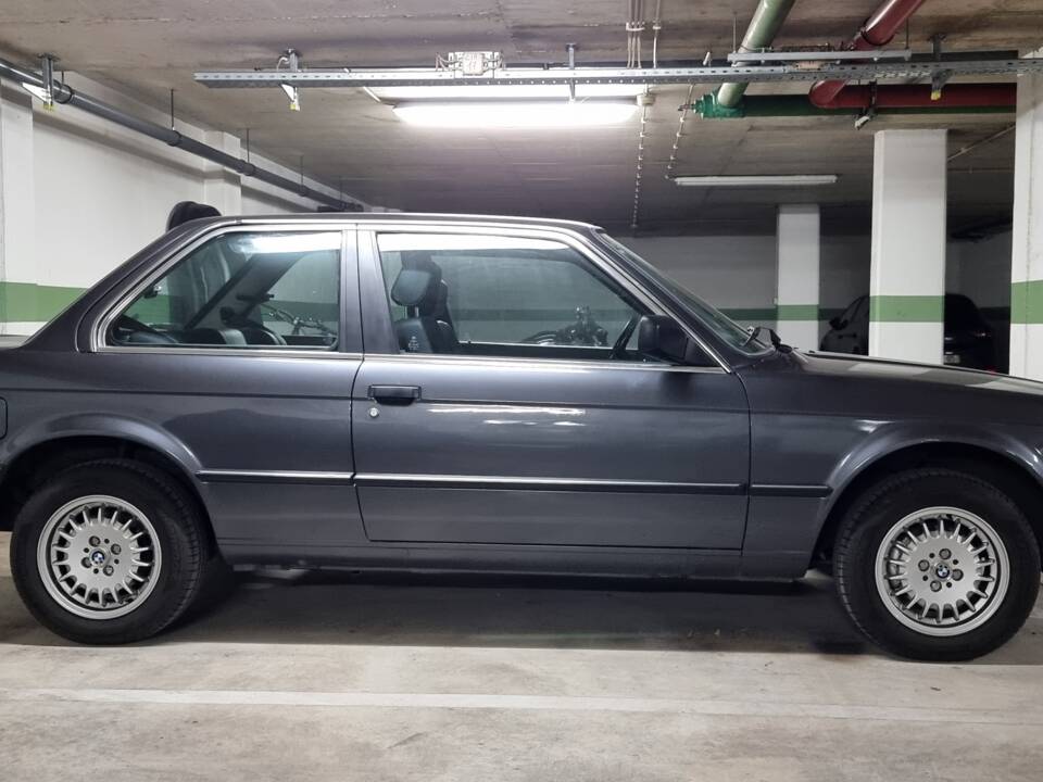Image 94/100 of BMW 323i (1984)