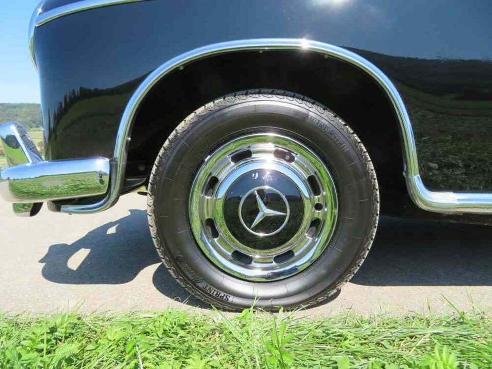 Image 19/20 of Mercedes-Benz 220 S (1958)