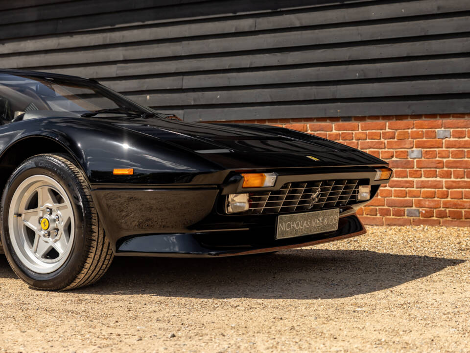 Image 44/80 of Ferrari 308 GTSi Quattrovalvole (1985)