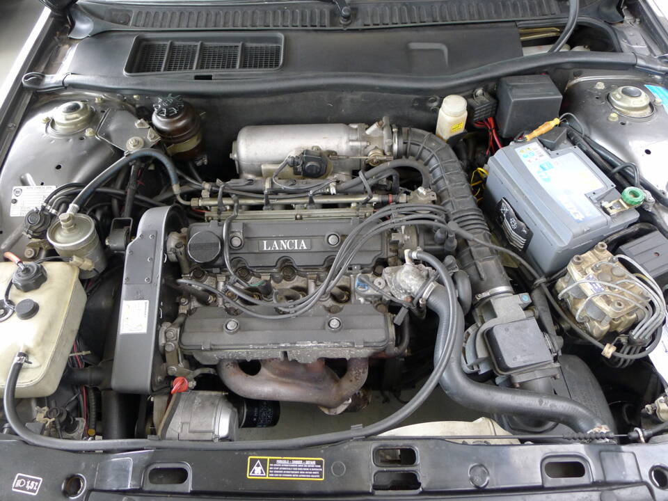 Immagine 10/32 di Lancia Thema I.E. (1991)