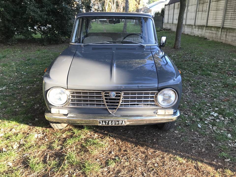 Image 2/33 of Alfa Romeo Giulia 1300 (1964)
