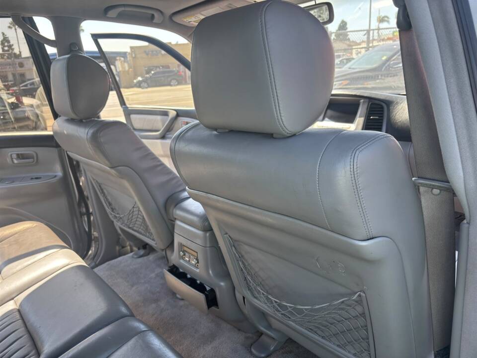 Image 20/28 of Toyota Land Cruiser J 100 V8 (2002)