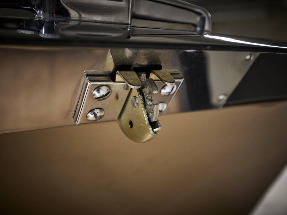Image 62/99 of Rolls-Royce Corniche I (1979)