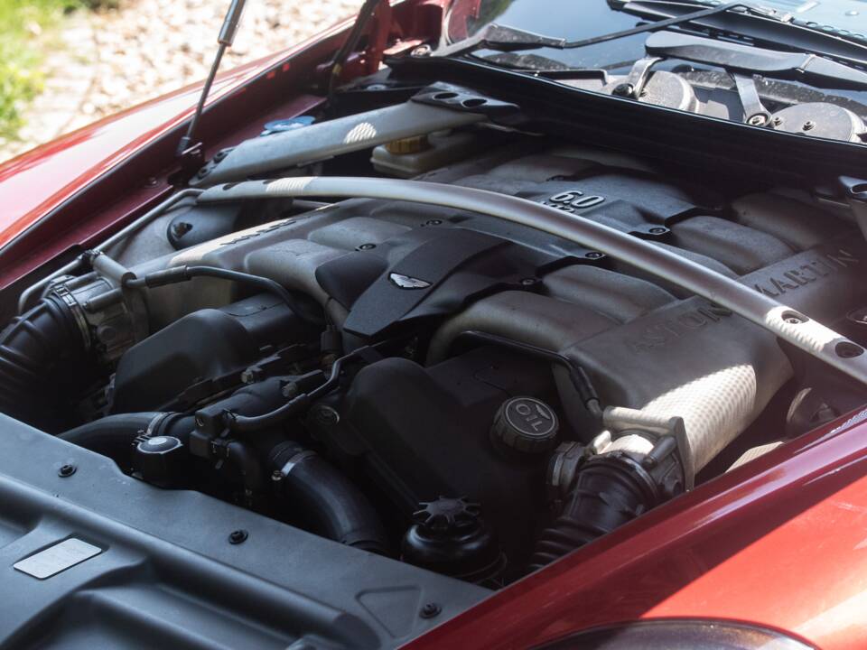 Image 31/52 of Aston Martin DB 9 Volante (2006)